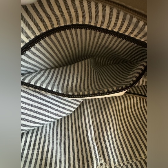 Kate & Alex Cuffaro Italian Design Beige Tote zip up bag - Picture 3 of 16